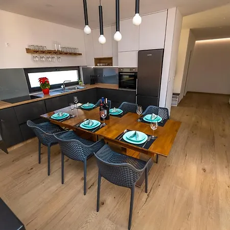 Nera - Etwa מוסטר