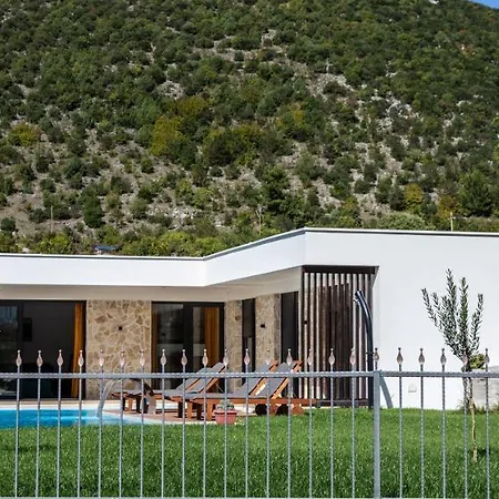 Nera - Etwa Villa Mostar