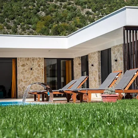 Nera - Etwa Villa Mostar