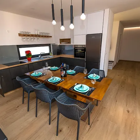 Nera - Etwa Villa Mostar