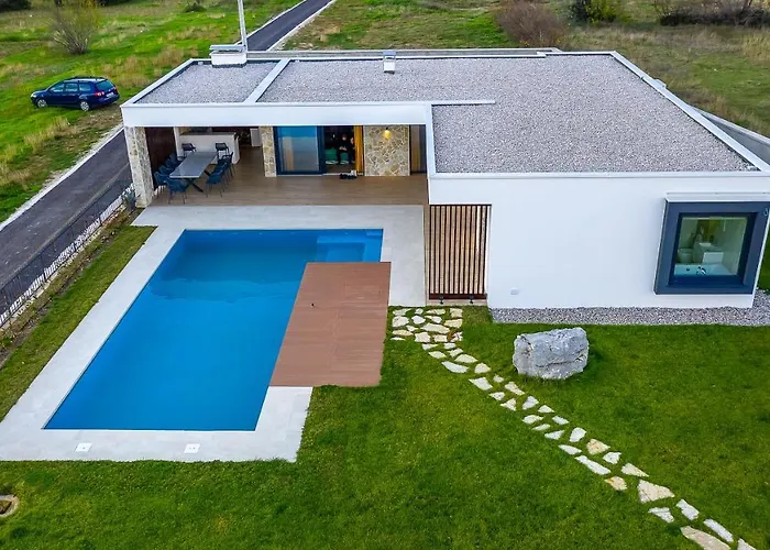 Nera - Etwa Villa Mostar