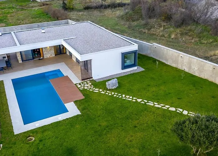 Nera - Etwa Villa Mostar