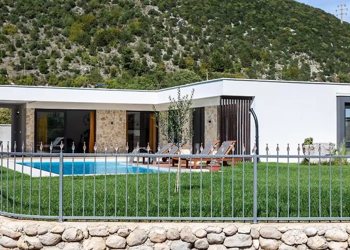 Nera - Etwa Villa Mostar